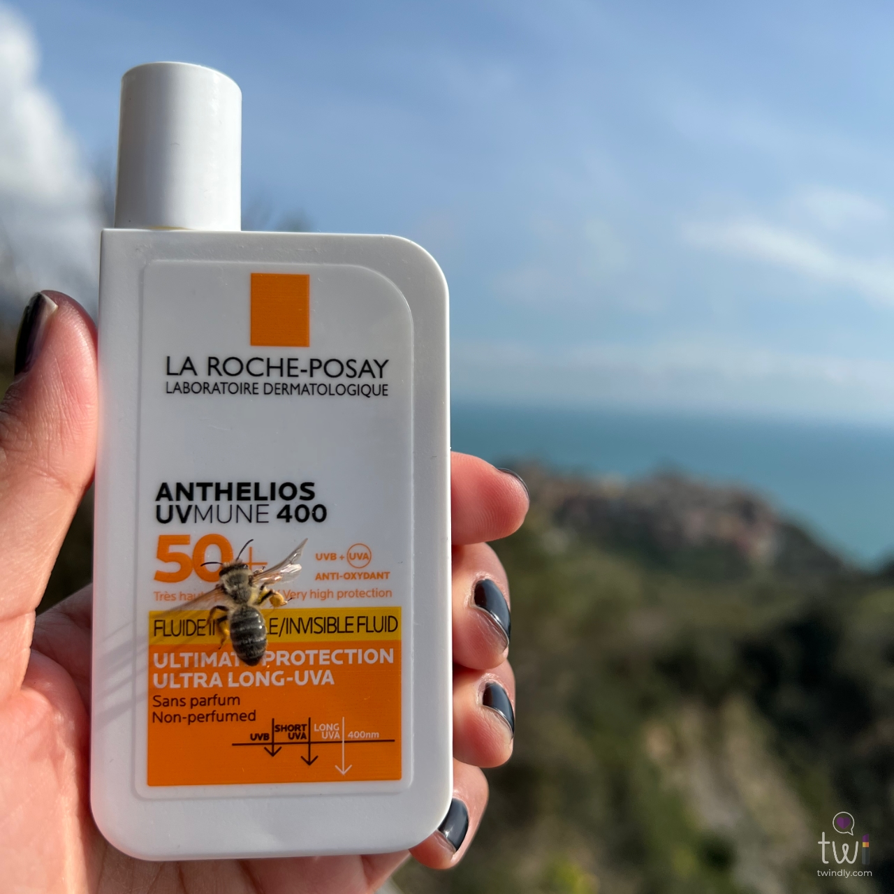 La Roche Posay Anthelios UVMune 400 SPF 50+ Invisible Fluid Review -  twindly beauty blog